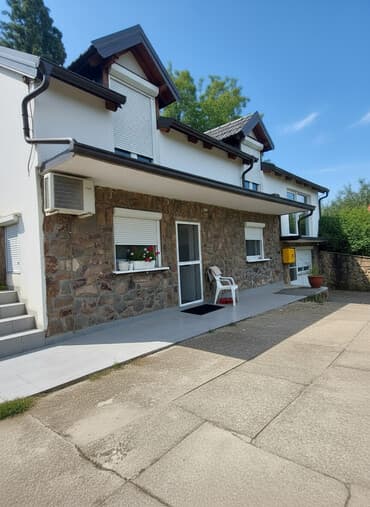 150 kv. m, 5 soba na lalafo.rs 150 kv. m, 5 soba