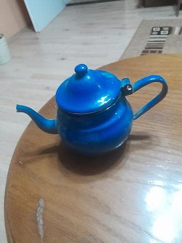 dve suknje po: Plavi emajlirani čajnik/đezva sa poklopcem - Materijal: metal sa at lalafo.rs — 1 dve suknje po: Plavi emajlirani čajnik/đezva sa poklopcem - Materijal: metal sa — 1