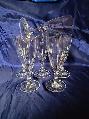 Case nove za vino 70te,kristalno staklo Zapadna Nemacka. Case na lalafo.rs — 3 Case nove za vino 70te,kristalno staklo Zapadna Nemacka. Case — 3