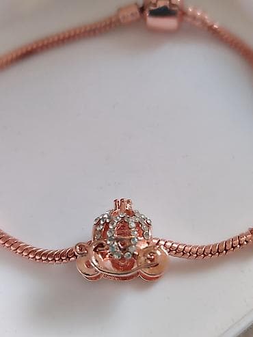 zenske broj: Narukvica u rose gold boji sa priveskom - Materijal: metal sa rose at lalafo.rs — 3 zenske broj: Narukvica u rose gold boji sa priveskom - Materijal: metal sa rose — 3