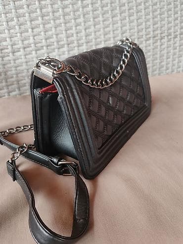 Crna torbica bez oštećenja za sve prilike. Cena 800rsd na lalafo.rs — 2 Crna torbica bez oštećenja za sve prilike. Cena 800rsd — 2