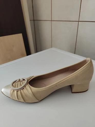 Elegantne ženske cipele sa niskom potpeticom Labrador - Boja: bež sa na lalafo.rs — 3 Elegantne ženske cipele sa niskom potpeticom Labrador - Boja: bež sa — 3