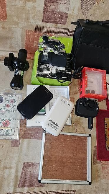 Set korisnih gedžeta i dodataka: - Putni univerzalni adapter sa 2 USB na lalafo.rs — 1 Set korisnih gedžeta i dodataka: - Putni univerzalni adapter sa 2 USB — 1