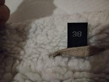 kom sa etiketom: Ženska jakna sa krznenom postavom (shearling stil), veličina 38. - at lalafo.rs — 4 kom sa etiketom: Ženska jakna sa krznenom postavom (shearling stil), veličina 38. - — 4