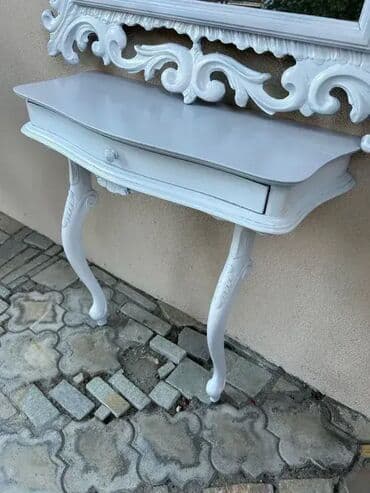 Stilske konzole: Stilska konzola i ogledalo u duborezu Stilska konzola i ogledalo na lalafo.rs — 10 Stilske konzole: Stilska konzola i ogledalo u duborezu Stilska konzola i ogledalo — 10