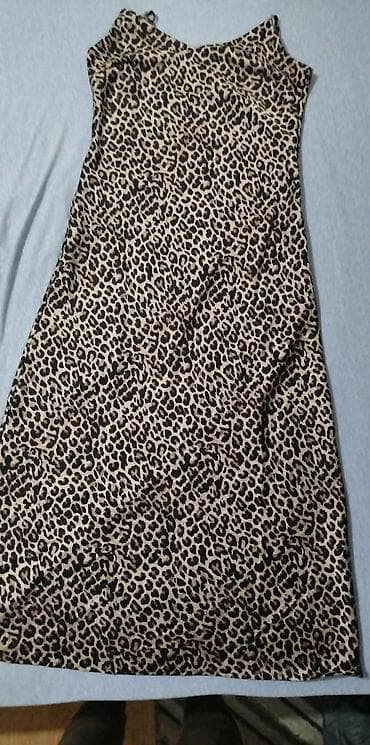 Leopard haljina na bretele - Kroj: uska midi silueta, ravna linija sa na lalafo.rs Leopard haljina na bretele - Kroj: uska midi silueta, ravna linija sa