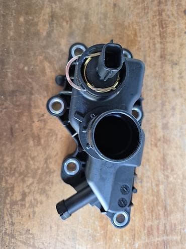 Termostat Reno Twingo 3 1,0cc - Materijal: ojačana plastika PA66-GF30 na lalafo.rs Termostat Reno Twingo 3 1,0cc - Materijal: ojačana plastika PA66-GF30