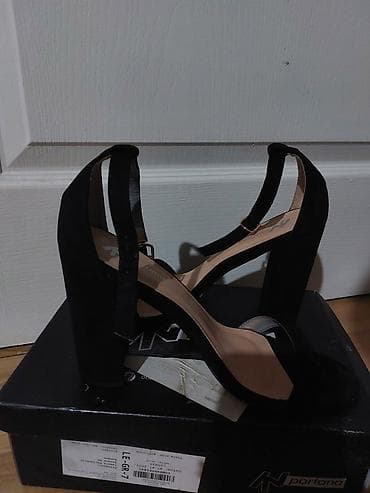 Crne sandale na štiklu, Inportana.🐈⬛ Nošene par puta, u odličnom na lalafo.rs — 2 Crne sandale na štiklu, Inportana.🐈⬛ Nošene par puta, u odličnom — 2