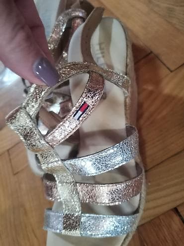 Ženske sandale na platformu brenda Tommy Hilfiger Denim. Gornjište je na lalafo.rs — 4 Ženske sandale na platformu brenda Tommy Hilfiger Denim. Gornjište je — 4