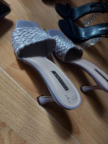 SVE ZA 3000din
pojedinačno po 700 din at lalafo.rs — 2 SVE ZA 3000din
pojedinačno po 700 din — 2