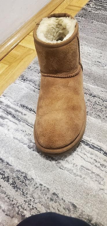 Ugg obuća 39, bоја - Braon na lalafo.rs — 2 Ugg obuća 39, bоја - Braon — 2