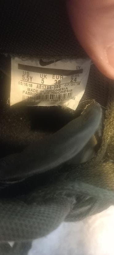 za svaki dan: Patike Nike br 38. Original imaju malo oštećenje na desnoj panici od na lalafo.rs — 10 za svaki dan: Patike Nike br 38. Original imaju malo oštećenje na desnoj panici od — 10