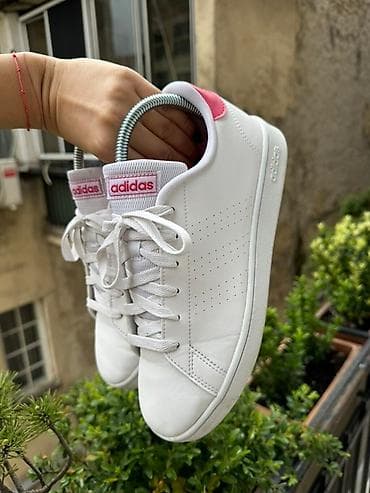 Adidas ženske patike – bele sa ružičastim detaljima - Model: klasične na lalafo.rs — 4 Adidas ženske patike – bele sa ružičastim detaljima - Model: klasične — 4