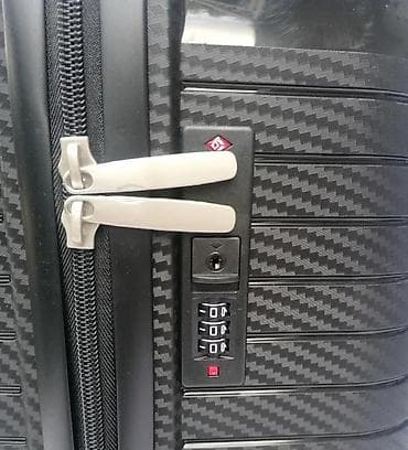 Travel suitcases and bags: Tvrdi kofer na točkiće (kabinski format) - Materijal: čvrsta at lalafo.rs — 1 Travel suitcases and bags: Tvrdi kofer na točkiće (kabinski format) - Materijal: čvrsta — 1