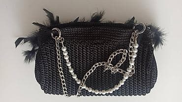 Elegantna ručno heklana crna torba sa perjem i bisernim lancem Ova na lalafo.rs — 1 Elegantna ručno heklana crna torba sa perjem i bisernim lancem Ova — 1