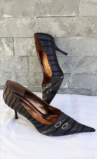 Obuća po 100 din,nemaju oštećenja at lalafo.rs — 1 Obuća po 100 din,nemaju oštećenja — 1