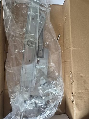 Podizač stakla sa motorom Reno Twingo 1 - Automobilski mehanizam na lalafo.rs Podizač stakla sa motorom Reno Twingo 1 - Automobilski mehanizam