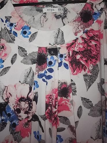 Prelepa svečana bluza na bretele, može i za svaki dan. Nikad nošena Na na lalafo.rs — 4 Prelepa svečana bluza na bretele, može i za svaki dan. Nikad nošena Na — 4