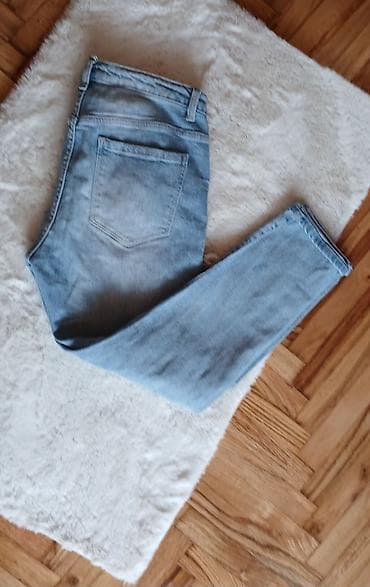 pantalone butiku ali: Svetloplave farmerke marke Ghiaccio & Limone sa ukrasnim rupama i na lalafo.rs — 4 pantalone butiku ali: Svetloplave farmerke marke Ghiaccio & Limone sa ukrasnim rupama i — 4