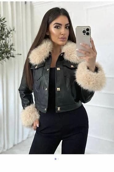 Kratka ženska kožna jakna sa krznenim detaljima - Model: kraća na lalafo.rs Kratka ženska kožna jakna sa krznenim detaljima - Model: kraća