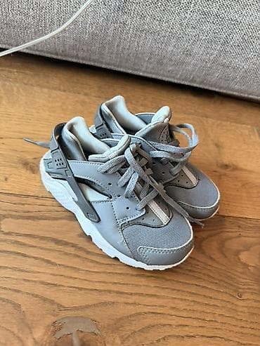 Dečije patike Nike Huarache – sivo/bele - Model: Nike Huarache (logo na lalafo.rs Dečije patike Nike Huarache – sivo/bele - Model: Nike Huarache (logo