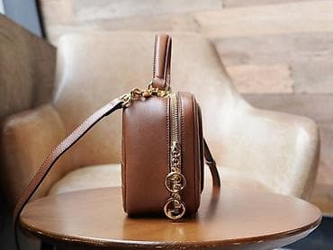 Kožna ženska torba – mini box/camera model, konjak braon - Materijal at lalafo.rs — 7 Kožna ženska torba – mini box/camera model, konjak braon - Materijal — 7