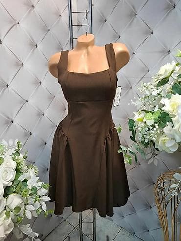 Elegantna kratka haljina u čokoladno braon boji - Kroj: fit-and-flare na lalafo.rs Elegantna kratka haljina u čokoladno braon boji - Kroj: fit-and-flare