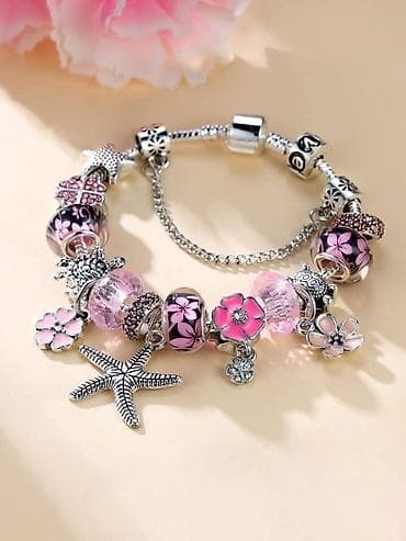 Srebrna narukvica sa privescima, inspirisana klasičnim dizajnom at lalafo.rs — 3 Srebrna narukvica sa privescima, inspirisana klasičnim dizajnom — 3