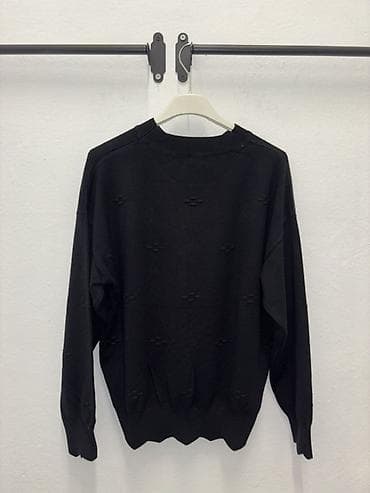 Pamučni džemperi sa dugim rukavima – klasičan kroj, okrugli izrez. - na lalafo.rs Pamučni džemperi sa dugim rukavima – klasičan kroj, okrugli izrez. -