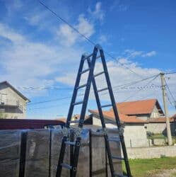 Clamps: Nemacke aluminiumske merdevine sa kaljenim stubovima. Ojacane 💪🪜 8M at lalafo.rs — 4 Clamps: Nemacke aluminiumske merdevine sa kaljenim stubovima. Ojacane 💪🪜 8M — 4