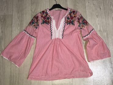 Bluze: Boho ženska bluza s vezom - Boja: roze sa sitnim belim prugama - na lalafo.rs Bluze: Boho ženska bluza s vezom - Boja: roze sa sitnim belim prugama -