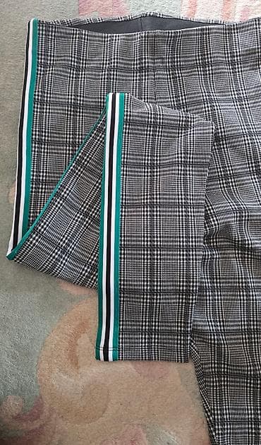 H&M HM divided helanke pantalone. Karirane crno bele, sa strane na lalafo.rs — 1 H&M HM divided helanke pantalone. Karirane crno bele, sa strane — 1