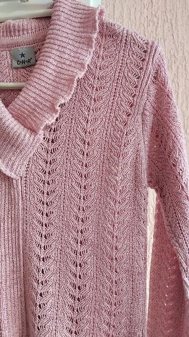 kom sa etiketom: Ženski pleteni džemper – roze - Boja: puder roze - Model: duži, blago at lalafo.rs — 2 kom sa etiketom: Ženski pleteni džemper – roze - Boja: puder roze - Model: duži, blago — 2