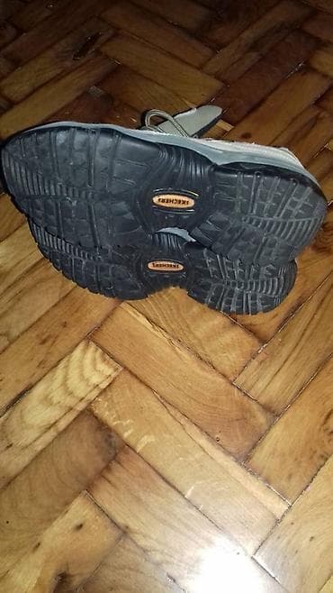 Skichers br 40
Ekstra model kvalitetne i udobne na lalafo.rs — 2 Skichers br 40
Ekstra model kvalitetne i udobne — 2