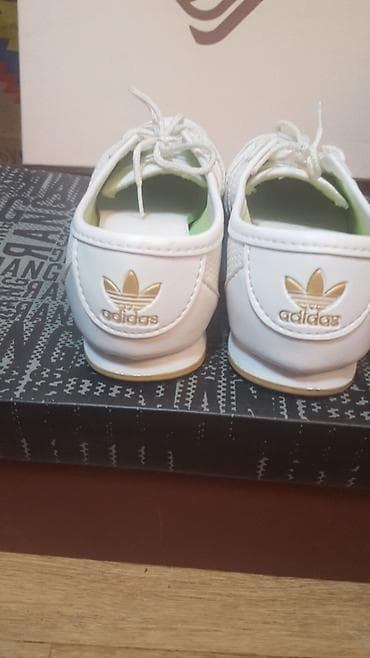 Adidas ženske patike – bele, niske, lagane par puta korištene ! - na lalafo.rs — 3 Adidas ženske patike – bele, niske, lagane par puta korištene ! - — 3