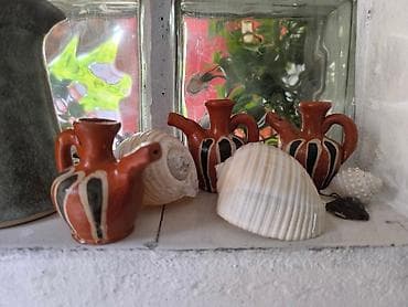Set ručno rađenih minijaturnih keramičkih krčaga - Materijal na lalafo.rs — 1 Set ručno rađenih minijaturnih keramičkih krčaga - Materijal — 1