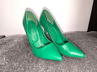 Elegantne ženske salonke u jarkoj zelenoj boji. Ove cipele sa na lalafo.rs Elegantne ženske salonke u jarkoj zelenoj boji. Ove cipele sa