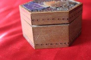 STARA RUČNO REZBARENA DRVENA ŠATULA IZ DRUGOG SVETSKOG RATA | Stara na lalafo.rs STARA RUČNO REZBARENA DRVENA ŠATULA IZ DRUGOG SVETSKOG RATA | Stara