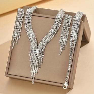 Jewellery sets: Komplet svetlucavog nakita za posebne prilike – ogrlica, minđuše i at lalafo.rs — 3 Jewellery sets: Komplet svetlucavog nakita za posebne prilike – ogrlica, minđuše i — 3