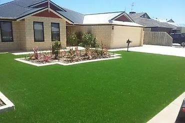 Vestacka trava 2 cm 1.500 din na lalafo.rs — 1 Vestacka trava 2 cm 1.500 din — 1