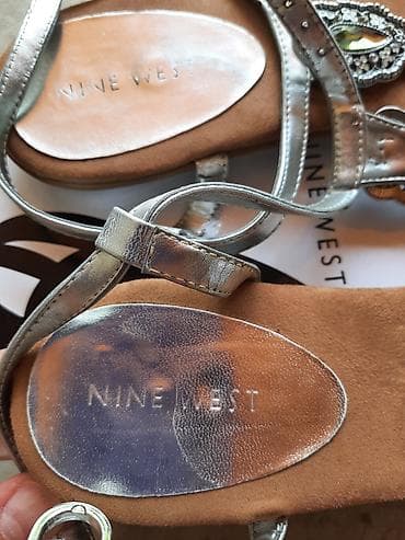 Flat shoes: Nine West sandale.
Broj 40 ali odgovara i za 39 at lalafo.rs — 2 Flat shoes: Nine West sandale.
Broj 40 ali odgovara i za 39 — 2