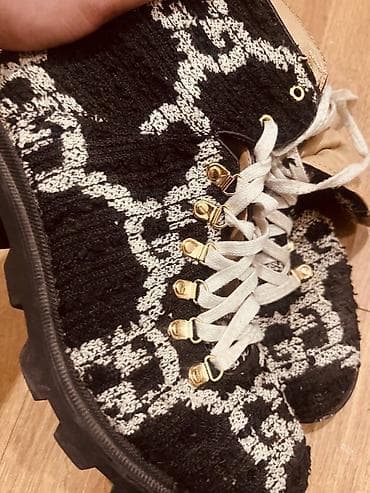 Guči cipele br : 40
Korištene bez oštećenja at lalafo.rs — 3 Guči cipele br : 40
Korištene bez oštećenja — 3