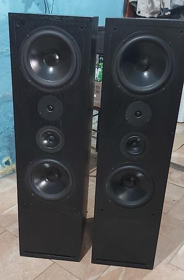 Visina 1metar, sirina 27cm dubina 34cm dve osmice srednji i na lalafo.rs Visina 1metar, sirina 27cm dubina 34cm dve osmice srednji i