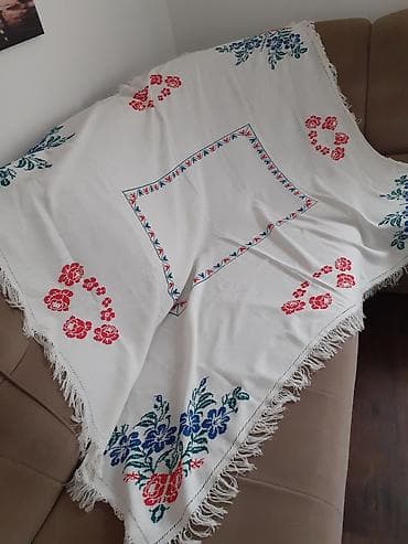 Ručno vezeni stolnjak sa resama - Materijal: belo pamučno platno na lalafo.rs Ručno vezeni stolnjak sa resama - Materijal: belo pamučno platno