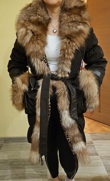 Ženska zimska parka sa bogatim krznom - Model: kratka/midi parka sa na lalafo.rs Ženska zimska parka sa bogatim krznom - Model: kratka/midi parka sa