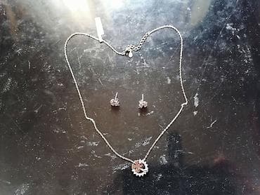 Srebrna ogrlica sa minđušama detelina kristali NOVO, u kutiji dužina na lalafo.rs — 1 Srebrna ogrlica sa minđušama detelina kristali NOVO, u kutiji dužina — 1