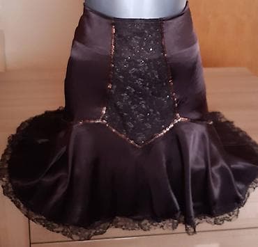 Satenasta suknja boje tamne čokolade sa romantičnim detaljima. - na lalafo.rs — 2 Satenasta suknja boje tamne čokolade sa romantičnim detaljima. - — 2