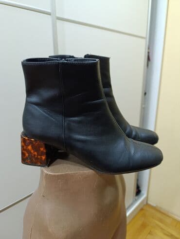 Gležnjače, 42 na lalafo.rs Gležnjače, 42