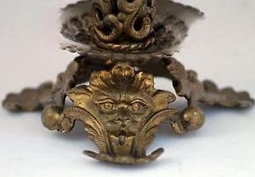 Antikvarni mesingani svećnjak sa grotesknim likovima. Tronogi na lalafo.rs — 10 Antikvarni mesingani svećnjak sa grotesknim likovima. Tronogi — 10