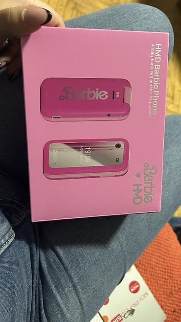 HMD Barbie Phone – specijalno izdanje - Preklopni telefon sa mirror na lalafo.rs — 4 HMD Barbie Phone – specijalno izdanje - Preklopni telefon sa mirror — 4